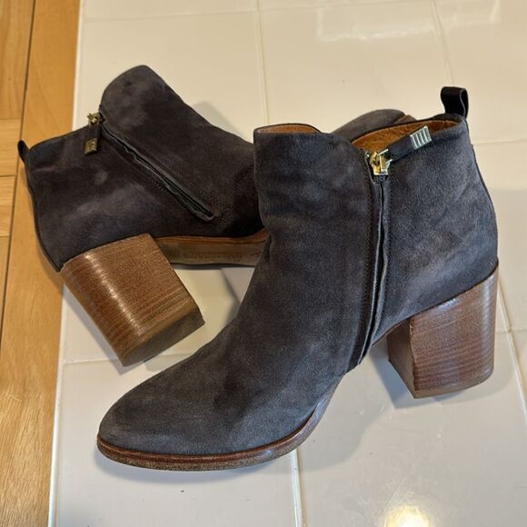 Alberto Fermani Italian Suede Zip Up Heeled Booties Size 38/7 USA - Picture 6 of 12